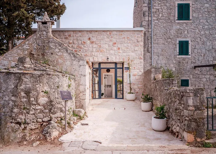 Marchelina House * Χβαρ